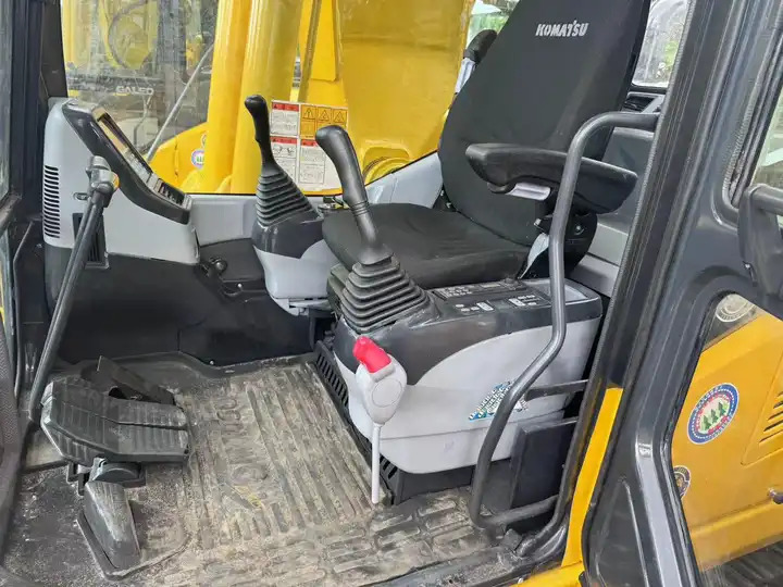 Cheap Used Japan Komatsu PC200-7 PC300 PC350-7 Excavator Used Komatsu 20 Ton Excavator Price PC200 - Escavatore: foto 4 Cheap Used Japan Komatsu PC200-7 PC300 PC350-7 Excavator Used Komatsu 20 Ton Excavator Price PC200 - Escavatore: foto 4