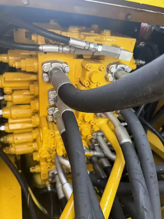 Cheap Used Japan Komatsu PC200-7 PC300 PC350-7 Excavator Used Komatsu 20 Ton Excavator Price PC200 - Escavatore: foto 5 Cheap Used Japan Komatsu PC200-7 PC300 PC350-7 Excavator Used Komatsu 20 Ton Excavator Price PC200 - Escavatore: foto 5