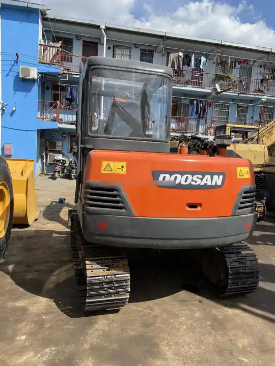 Doosan DH55-V Used Excavator Crawler Excavator Second Hand Japan Engine DH55-V Doosan Excavator in stock for sale - Miniescavatore: foto 3 Doosan DH55-V Used Excavator Crawler Excavator Second Hand Japan Engine DH55-V Doosan Excavator in stock for sale - Miniescavatore: foto 3