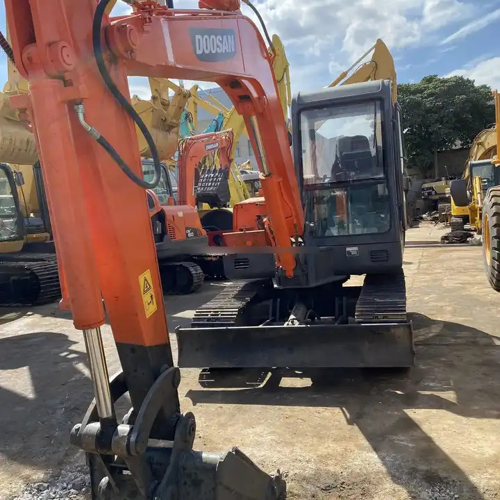 Doosan DH55-V Used Excavator Crawler Excavator Second Hand Japan Engine DH55-V Doosan Excavator in stock for sale - Miniescavatore: foto 1 Doosan DH55-V Used Excavator Crawler Excavator Second Hand Japan Engine DH55-V Doosan Excavator in stock for sale - Miniescavatore: foto 1