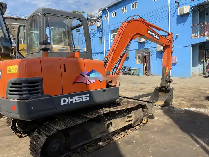 Doosan DH55-V Used Excavator Crawler Excavator Second Hand Japan Engine DH55-V Doosan Excavator in stock for sale - Miniescavatore: foto 5 Doosan DH55-V Used Excavator Crawler Excavator Second Hand Japan Engine DH55-V Doosan Excavator in stock for sale - Miniescavatore: foto 5