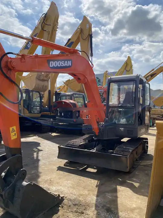 Doosan DH55-V Used Excavator Crawler Excavator Second Hand Japan Engine DH55-V Doosan Excavator in stock for sale - Miniescavatore: foto 4 Doosan DH55-V Used Excavator Crawler Excavator Second Hand Japan Engine DH55-V Doosan Excavator in stock for sale - Miniescavatore: foto 4