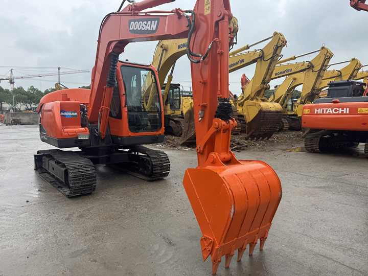 Doosan DX75-9C Used Excavator Crawler Second Hand Korean Engine DX75-9C Small Digger for Home or Farm - Escavatore cingolato: foto 3 Doosan DX75-9C Used Excavator Crawler Second Hand Korean Engine DX75-9C Small Digger for Home or Farm - Escavatore cingolato: foto 3