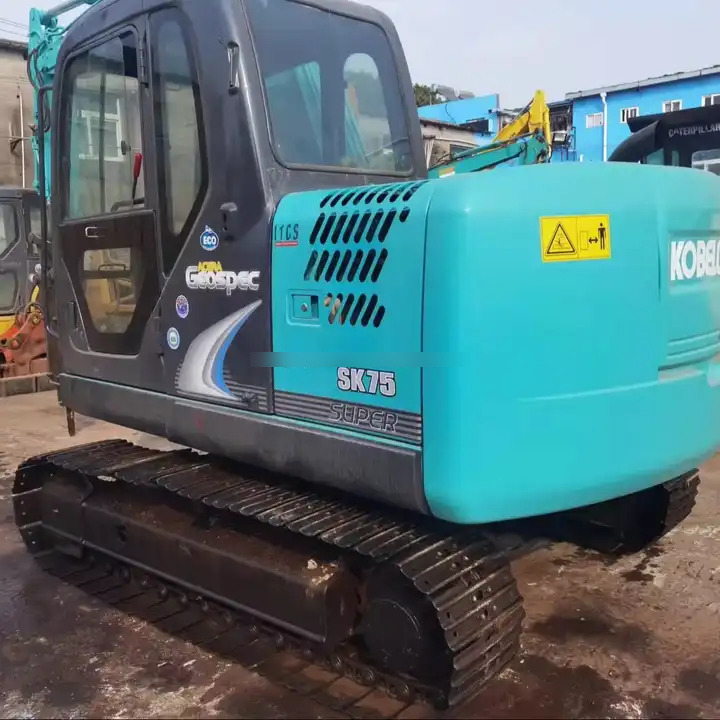 Good Condition Used Excavator Sk75-8 With Original Parts Cheap Japan Original Kobelco brand sk75 sk75-8 sk75-sr on sale - Miniescavatore: foto 1 Good Condition Used Excavator Sk75-8 With Original Parts Cheap Japan Original Kobelco brand sk75 sk75-8 sk75-sr on sale - Miniescavatore: foto 1