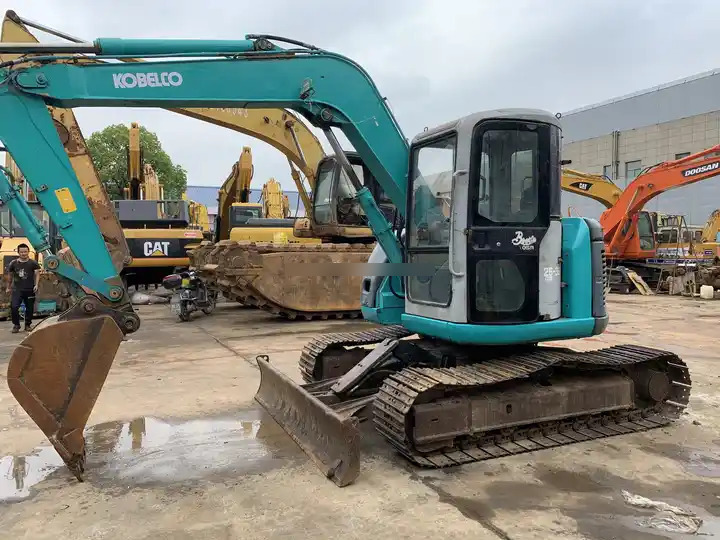 Good Condition Used Excavator Sk75-8 With Original Parts Cheap Japan Original Kobelco brand sk75 sk75-8 sk75-sr on sale - Miniescavatore: foto 4 Good Condition Used Excavator Sk75-8 With Original Parts Cheap Japan Original Kobelco brand sk75 sk75-8 sk75-sr on sale - Miniescavatore: foto 4