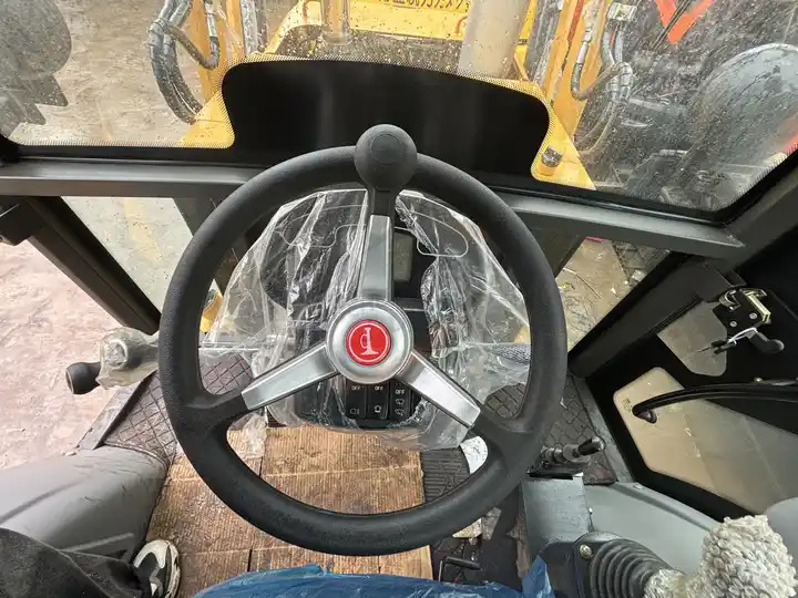 Terna nuovo HT636 Mini Tractor with Front End Loader and Backhoe Efficient Cat 420F2 Backhoe Loader Weichai Engine New Condition: foto 6