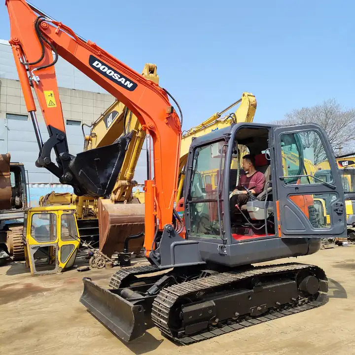 High Quality Hot Sale Used 6t Mini Excavator Original Korea Doosan Used Excavators Doosan Dx60 With Good Performance - Escavatore cingolato: foto 2 High Quality Hot Sale Used 6t Mini Excavator Original Korea Doosan Used Excavators Doosan Dx60 With Good Performance - Escavatore cingolato: foto 2