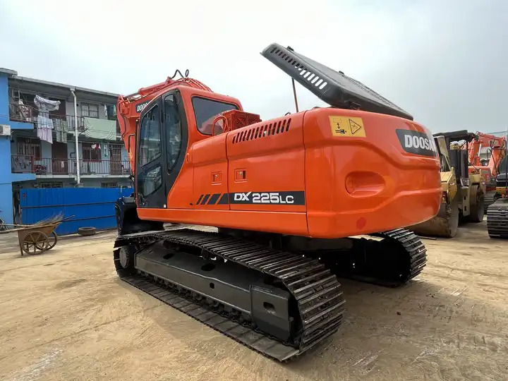 High Quality Original Korea Nice Performance Used Excavator Doosan Dx225lc,Dx225 Model For Sale 22.5ton Best Price In Shanghai - Escavatore cingolato: foto 4 High Quality Original Korea Nice Performance Used Excavator Doosan Dx225lc,Dx225 Model For Sale 22.5ton Best Price In Shanghai - Escavatore cingolato: foto 4