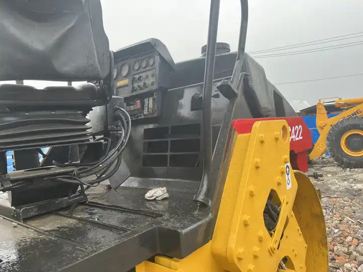 High Quality Used Industrial Compactor Machine Dynapac Cc 422 Hydraulic Vibrating Road Roller For Sale With High Quality - Rullo stradale: foto 5 High Quality Used Industrial Compactor Machine Dynapac Cc 422 Hydraulic Vibrating Road Roller For Sale With High Quality - Rullo stradale: foto 5