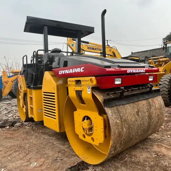 High Quality Used Industrial Compactor Machine Dynapac Cc 422 Hydraulic Vibrating Road Roller For Sale With High Quality - Rullo stradale: foto 2 High Quality Used Industrial Compactor Machine Dynapac Cc 422 Hydraulic Vibrating Road Roller For Sale With High Quality - Rullo stradale: foto 2