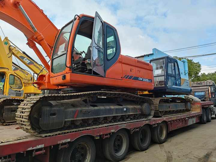 Hydraulic Excavator Doosan DX225LC and More Used Excavator from Korea - Escavatore cingolato: foto 2 Hydraulic Excavator Doosan DX225LC and More Used Excavator from Korea - Escavatore cingolato: foto 2