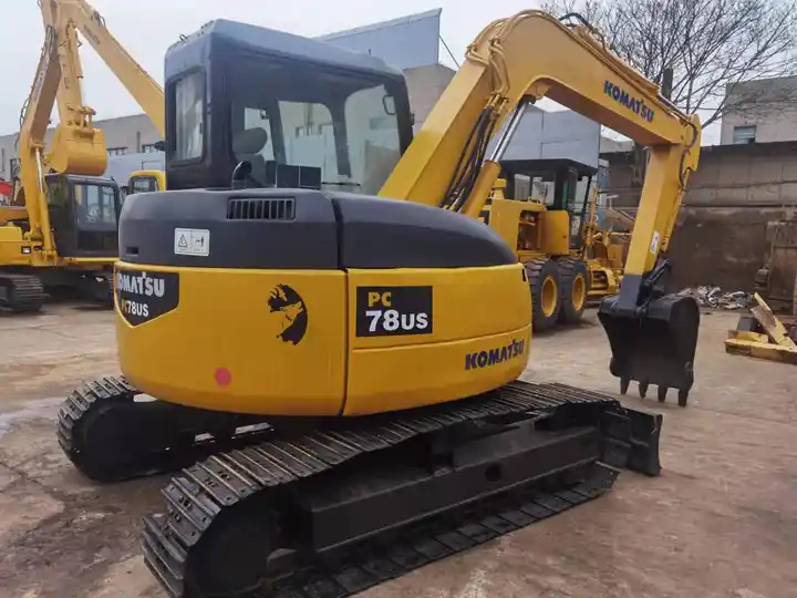 Japan Surplus Backhoe Excavator Komatsu Pc78us Pc60 Tracked Excavator With Blade Dozer For The Philippines in Shanghai - Escavatore cingolato: foto 2 Japan Surplus Backhoe Excavator Komatsu Pc78us Pc60 Tracked Excavator With Blade Dozer For The Philippines in Shanghai - Escavatore cingolato: foto 2