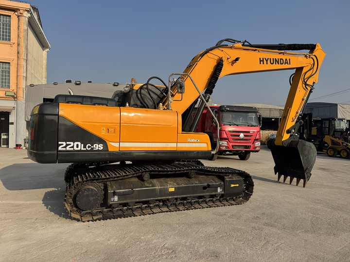 Perfect Condition usada excavadora 22ton Hyundai 220LC Hyundai Excavator Used 220LC-9S excavator For Construction For Sale - Escavatore cingolato: foto 3 Perfect Condition usada excavadora 22ton Hyundai 220LC Hyundai Excavator Used 220LC-9S excavator For Construction For Sale - Escavatore cingolato: foto 3