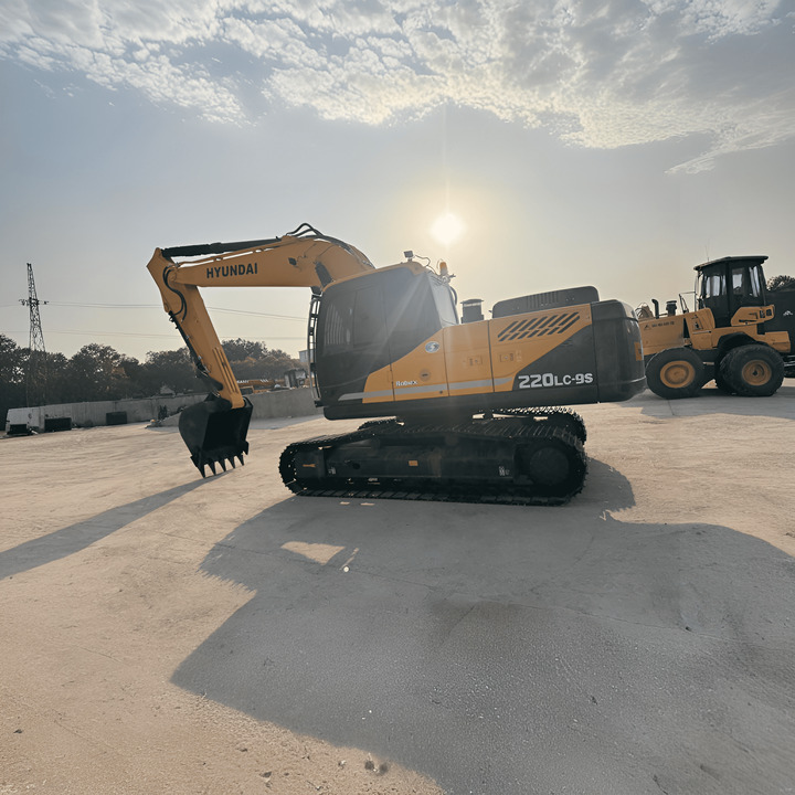 Perfect Condition usada excavadora 22ton Hyundai 220LC Hyundai Excavator Used 220LC-9S excavator For Construction For Sale - Escavatore cingolato: foto 2 Perfect Condition usada excavadora 22ton Hyundai 220LC Hyundai Excavator Used 220LC-9S excavator For Construction For Sale - Escavatore cingolato: foto 2