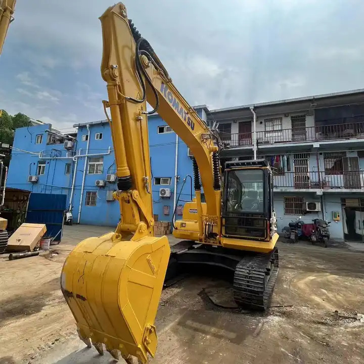 Used Japan Original 13ton Komatsu PC130-7 Excavator hydraulic crawler excavator - Escavatore cingolato: foto 1 Used Japan Original 13ton Komatsu PC130-7 Excavator hydraulic crawler excavator - Escavatore cingolato: foto 1