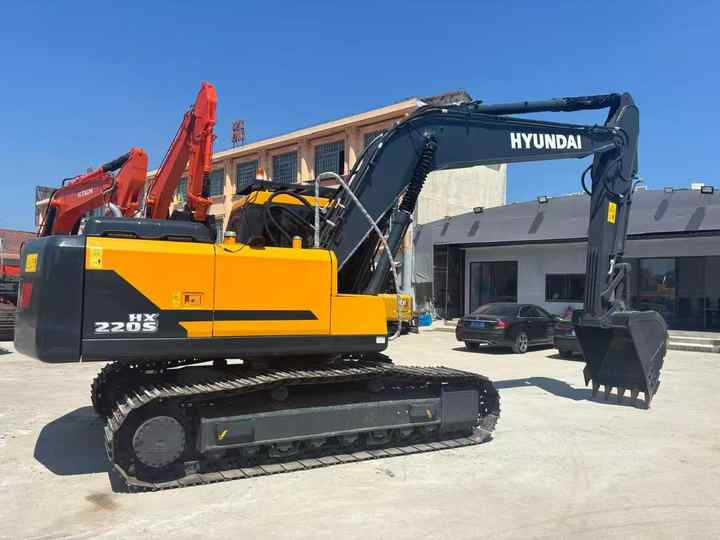 Used Korea Hyundai 220LC-9 22TON of Excavators in Good Condition Low Price Second-hand - Escavatore: foto 5 Used Korea Hyundai 220LC-9 22TON of Excavators in Good Condition Low Price Second-hand - Escavatore: foto 5