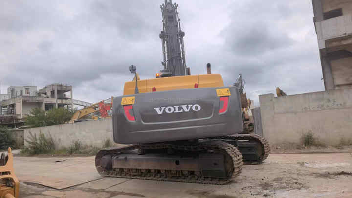 Used Volvo Excavator EC480D used machinery in stock for sale volvo 480 excavators machine 48 ton - Escavatore cingolato: foto 2 Used Volvo Excavator EC480D used machinery in stock for sale volvo 480 excavators machine 48 ton - Escavatore cingolato: foto 2