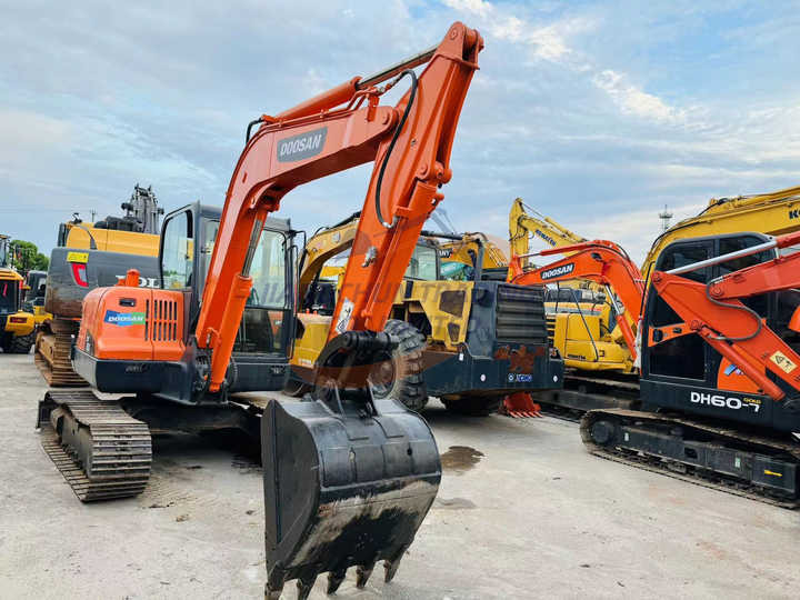 Used excavator doosan dx60 excavators earth-moving machinery doosan dx60 dx80 dx75 dx225 dh60 dh60-7for sale - Escavatore cingolato: foto 2 Used excavator doosan dx60 excavators earth-moving machinery doosan dx60 dx80 dx75 dx225 dh60 dh60-7for sale - Escavatore cingolato: foto 2