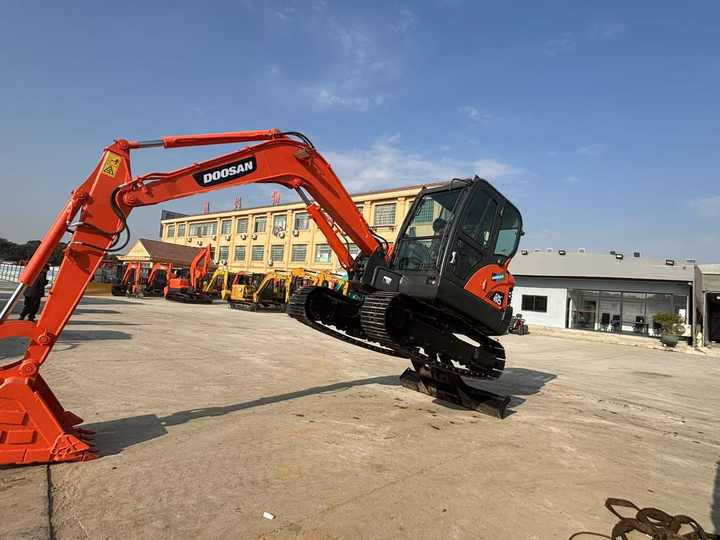 Used excavator doosan dx60 excavators earth-moving machinery doosan dx60 dx80 dx75 dx225 dh60 dh60-7for sale - Escavatore cingolato: foto 3 Used excavator doosan dx60 excavators earth-moving machinery doosan dx60 dx80 dx75 dx225 dh60 dh60-7for sale - Escavatore cingolato: foto 3