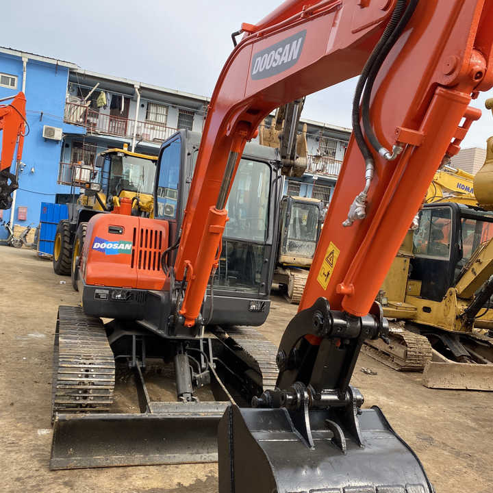 Used excavator doosan dx60 excavators earth-moving machinery doosan dx60 dx80 dx75 dx225 dh60 dh60-7for sale - Escavatore cingolato: foto 1 Used excavator doosan dx60 excavators earth-moving machinery doosan dx60 dx80 dx75 dx225 dh60 dh60-7for sale - Escavatore cingolato: foto 1