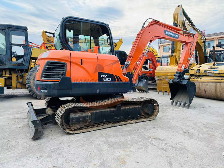 Used excavator doosan dx60 excavators earth-moving machinery doosan dx60 dx80 dx75 dx225 dh60 dh60-7for sale - Escavatore cingolato: foto 4 Used excavator doosan dx60 excavators earth-moving machinery doosan dx60 dx80 dx75 dx225 dh60 dh60-7for sale - Escavatore cingolato: foto 4