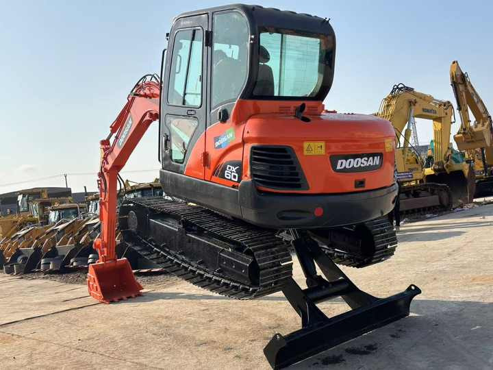 Used excavator doosan dx60 excavators earth-moving machinery doosan dx60 dx80 dx75 dx225 dh60 dh60-7for sale - Escavatore cingolato: foto 5 Used excavator doosan dx60 excavators earth-moving machinery doosan dx60 dx80 dx75 dx225 dh60 dh60-7for sale - Escavatore cingolato: foto 5