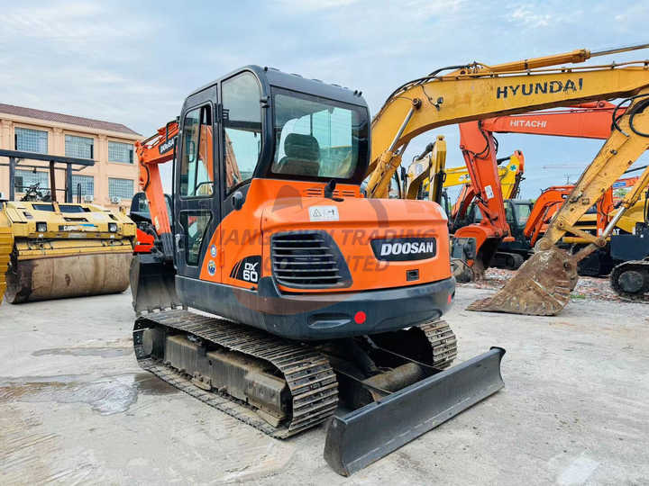 Used excavator doosan dx60 excavators earth-moving machinery doosan dx60 dx80 dx75 dx225 dh60 dh60-7for sale - Escavatore cingolato: foto 5 Used excavator doosan dx60 excavators earth-moving machinery doosan dx60 dx80 dx75 dx225 dh60 dh60-7for sale - Escavatore cingolato: foto 5