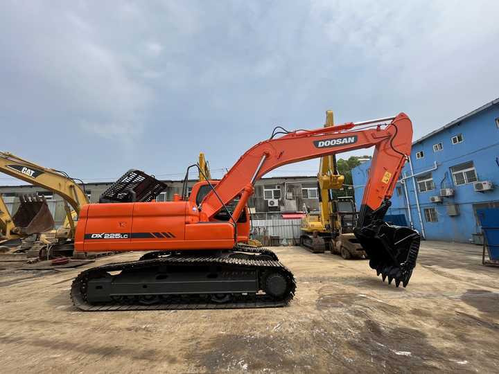 Used excavator doosan dx60 excavators earth-moving machinery doosan dx60 dx80 dx75 dx225 for sale - Escavatore cingolato: foto 2 Used excavator doosan dx60 excavators earth-moving machinery doosan dx60 dx80 dx75 dx225 for sale - Escavatore cingolato: foto 2