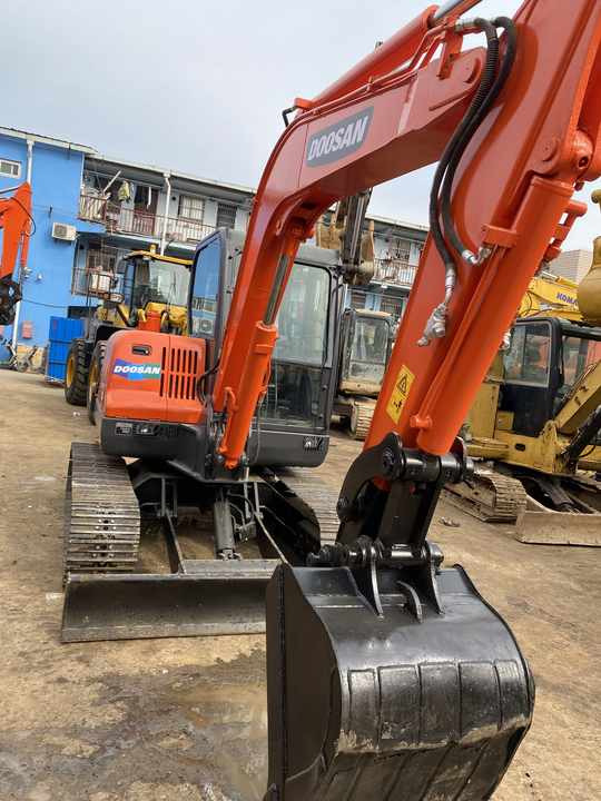 Used excavator doosan dx60 excavators earth-moving machinery doosan dx60 dx80 dx75 dx225 for sale - Escavatore cingolato: foto 2 Used excavator doosan dx60 excavators earth-moving machinery doosan dx60 dx80 dx75 dx225 for sale - Escavatore cingolato: foto 2