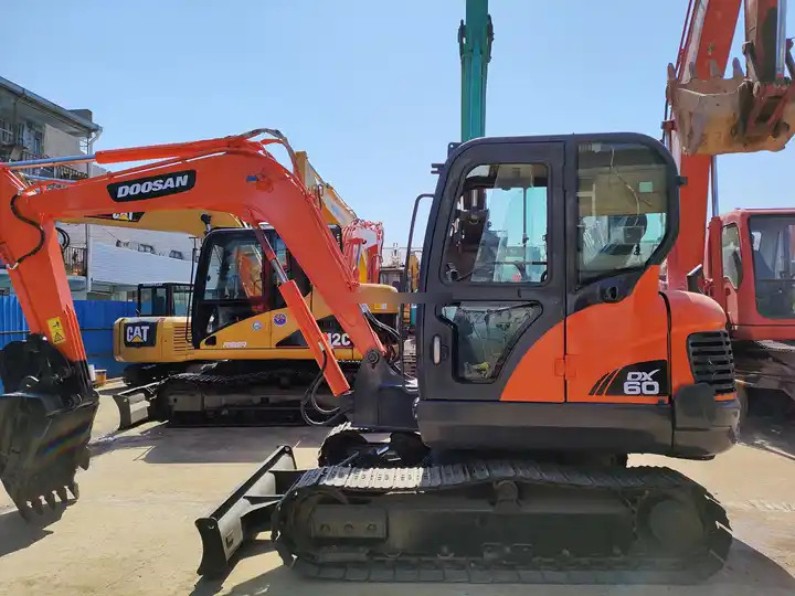 Used excavator doosan dx60 excavators earth-moving machinery doosan dx60 dx80 dx75 dx225 for sale - Escavatore cingolato: foto 3 Used excavator doosan dx60 excavators earth-moving machinery doosan dx60 dx80 dx75 dx225 for sale - Escavatore cingolato: foto 3