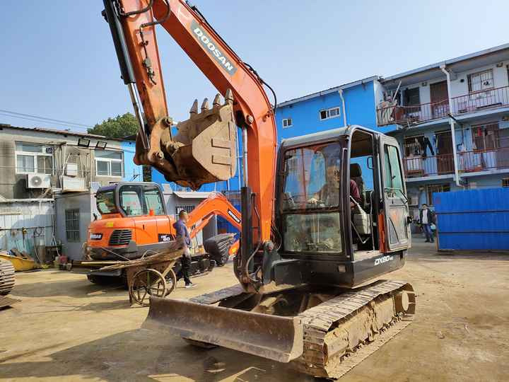 Used excavator doosan dx60 excavators machinery doosan dx60 dx80 dx75 dx225 dh60 dh60-7 excavator - Escavatore cingolato: foto 2 Used excavator doosan dx60 excavators machinery doosan dx60 dx80 dx75 dx225 dh60 dh60-7 excavator - Escavatore cingolato: foto 2