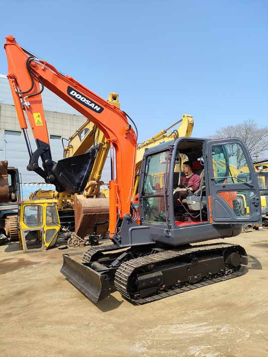 Used excavator doosan dx60 excavators machinery doosan dx60 dx80 dx75 dx225 dh60 dh60-7 excavator - Escavatore cingolato: foto 3 Used excavator doosan dx60 excavators machinery doosan dx60 dx80 dx75 dx225 dh60 dh60-7 excavator - Escavatore cingolato: foto 3