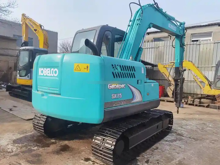 Used excavator kobelco sk75-8, second hand 7tons good Quality Kobelco sk75 excavator Sk75-8 Japan SK75-8 crawler excavat - Miniescavatore: foto 4 Used excavator kobelco sk75-8, second hand 7tons good Quality Kobelco sk75 excavator Sk75-8 Japan SK75-8 crawler excavat - Miniescavatore: foto 4