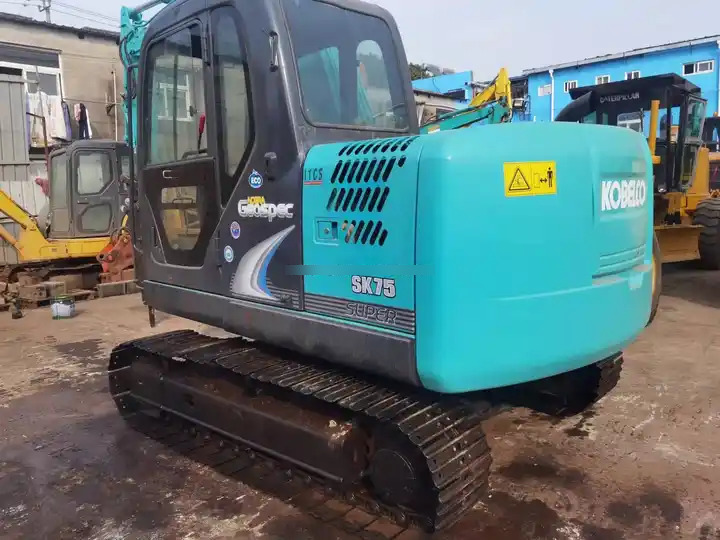 Used excavator kobelco sk75-8, second hand 7tons good Quality Kobelco sk75 excavator Sk75-8 Japan SK75-8 crawler excavat - Miniescavatore: foto 3 Used excavator kobelco sk75-8, second hand 7tons good Quality Kobelco sk75 excavator Sk75-8 Japan SK75-8 crawler excavat - Miniescavatore: foto 3