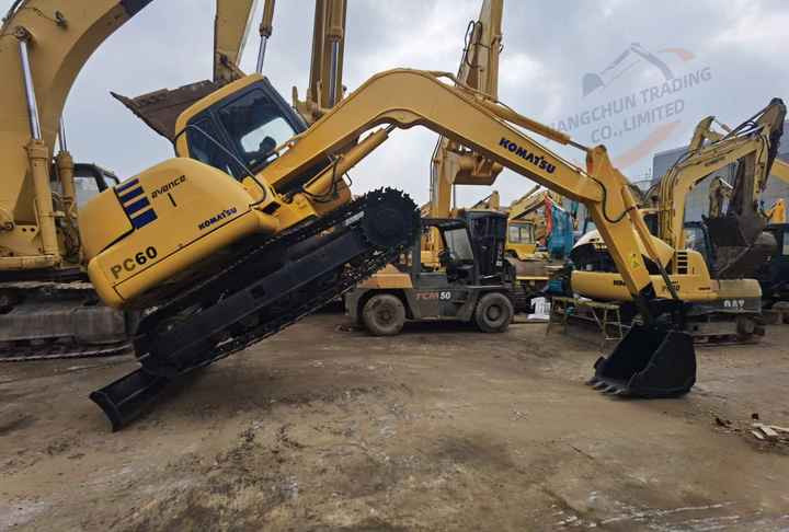 Used komatsu Pc60-7 Crawler Excavator 6 Ton Excavator In Shanghai China For Sale PC 60 60-7 PC60 PC78 excavator - Escavatore cingolato: foto 2 Used komatsu Pc60-7 Crawler Excavator 6 Ton Excavator In Shanghai China For Sale PC 60 60-7 PC60 PC78 excavator - Escavatore cingolato: foto 2