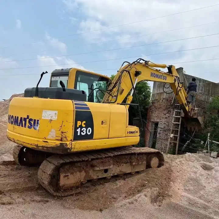 Used komatsu medium excavator PC130-7 /KOMATSU 130-7/ used japanese komatsu excavator 13 ton for sale - Escavatore cingolato: foto 1 Used komatsu medium excavator PC130-7 /KOMATSU 130-7/ used japanese komatsu excavator 13 ton for sale - Escavatore cingolato: foto 1