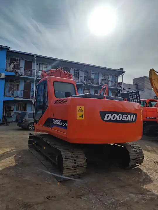 Well-maintained Cheap Price Korea Original Used Doosan Dh150,Dh150lc-7 Crawler Excavator in Shanghai - Escavatore cingolato: foto 2 Well-maintained Cheap Price Korea Original Used Doosan Dh150,Dh150lc-7 Crawler Excavator in Shanghai - Escavatore cingolato: foto 2