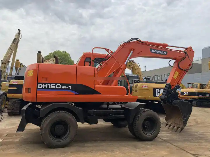 Wheel digging excavator Used DOOSAN150W DH150W DH150W-7 / second-hand KOREA engine DOOSAN DH 150 150W-7 DOOSAN150 - Escavatore cingolato: foto 5 Wheel digging excavator Used DOOSAN150W DH150W DH150W-7 / second-hand KOREA engine DOOSAN DH 150 150W-7 DOOSAN150 - Escavatore cingolato: foto 5