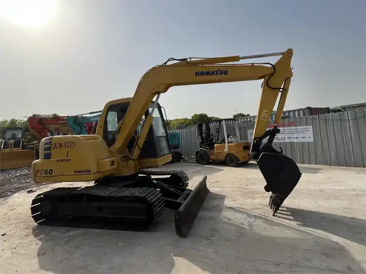 Komatsu used pc60-7 excavator/used 6ton excavator /Komatsu japan pc60-7 mini used excavator for sale Komatsu excavator - Escavatore cingolato: foto 5 Komatsu used pc60-7 excavator/used 6ton excavator /Komatsu japan pc60-7 mini used excavator for sale Komatsu excavator - Escavatore cingolato: foto 5