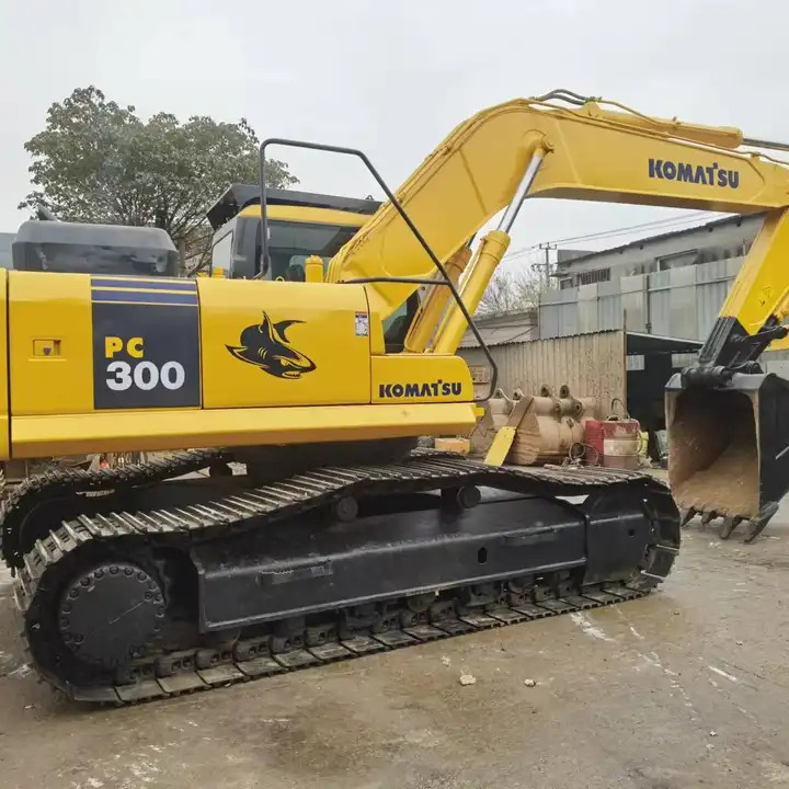 Used 30 ton good quality Komatsu PC300-7 original Japan excavator in cheap price for sale - Escavatore cingolato: foto 1 Used 30 ton good quality Komatsu PC300-7 original Japan excavator in cheap price for sale - Escavatore cingolato: foto 1
