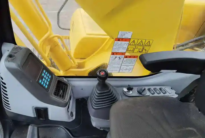 Used 30 ton good quality Komatsu PC300-7 original Japan excavator in cheap price for sale - Escavatore cingolato: foto 4 Used 30 ton good quality Komatsu PC300-7 original Japan excavator in cheap price for sale - Escavatore cingolato: foto 4