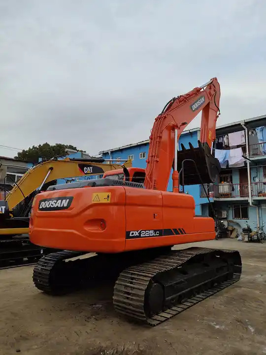 Used excavators in stock for sale second hand excavator used machinery equipment Doosan dx225 - Escavatore cingolato: foto 5 Used excavators in stock for sale second hand excavator used machinery equipment Doosan dx225 - Escavatore cingolato: foto 5