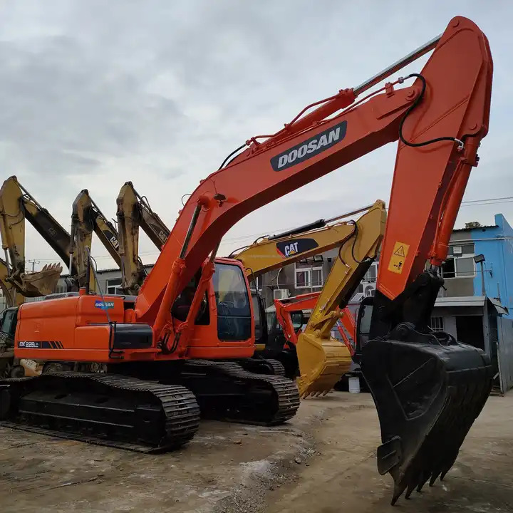 Used excavators in stock for sale second hand excavator used machinery equipment Doosan dx225 - Escavatore cingolato: foto 1 Used excavators in stock for sale second hand excavator used machinery equipment Doosan dx225 - Escavatore cingolato: foto 1
