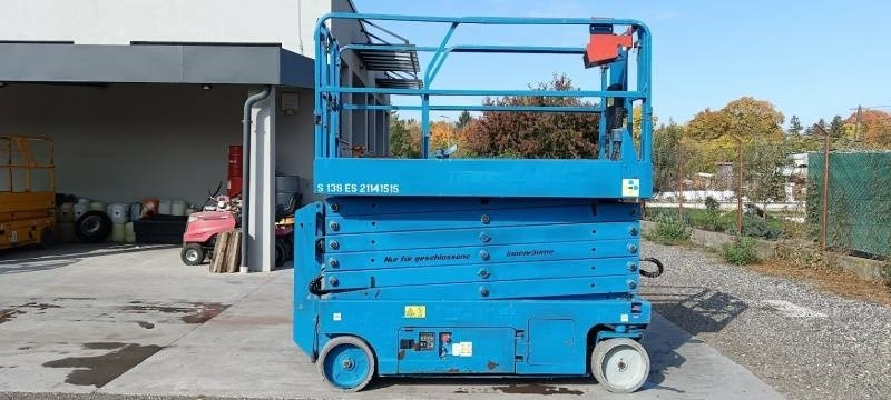 Genie GS4047 - 13,7m - electric - Piattaforma a pantografo: foto 4 Genie GS4047 - 13,7m - electric - Piattaforma a pantografo: foto 4
