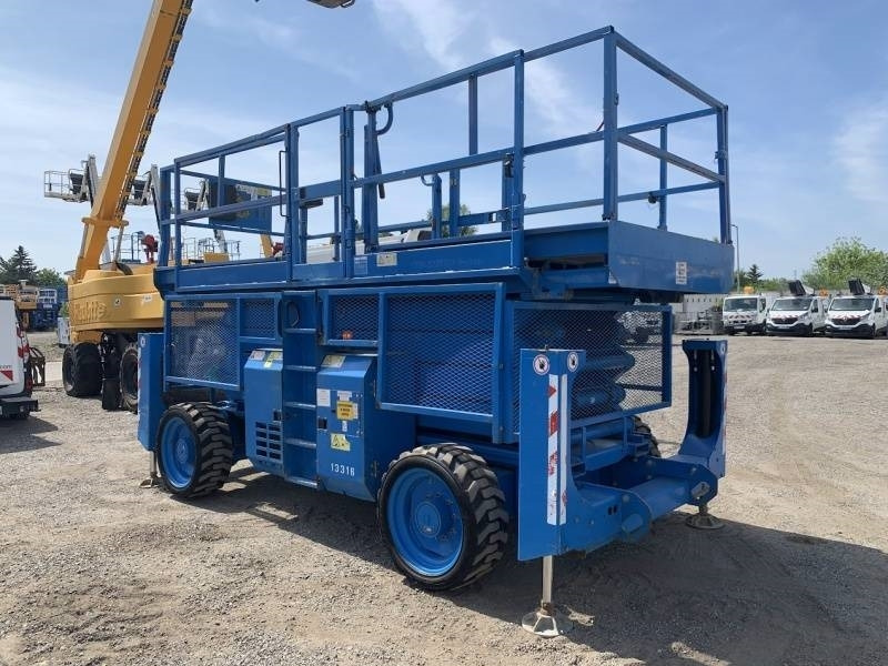 Genie GS4390 - 15,11m, diesel, 4x4 - Piattaforma a pantografo: foto 1 Genie GS4390 - 15,11m, diesel, 4x4 - Piattaforma a pantografo: foto 1