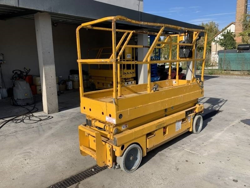 Haulotte Compact 8 - 8m, electric - Piattaforma a pantografo: foto 2 Haulotte Compact 8 - 8m, electric - Piattaforma a pantografo: foto 2