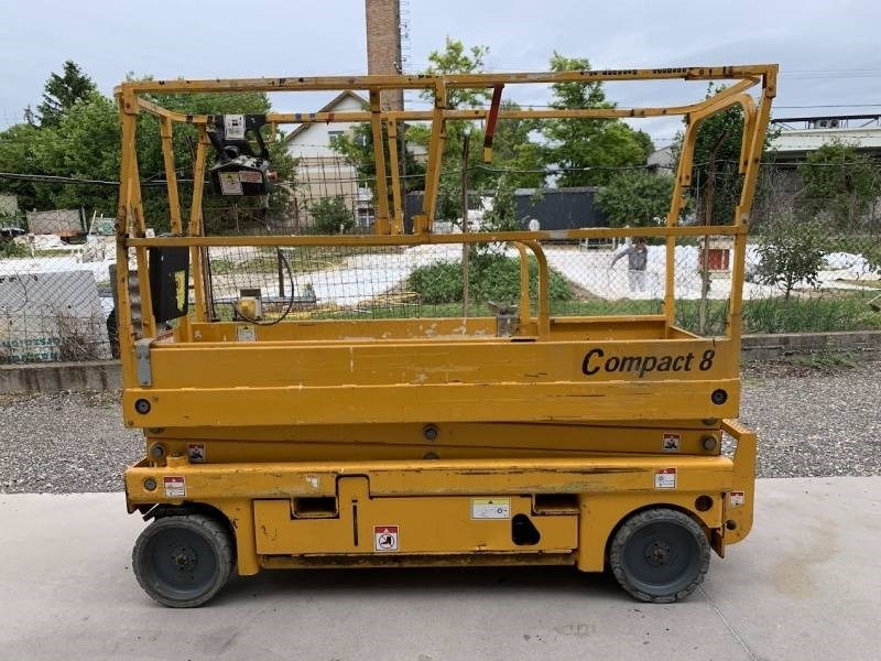 Haulotte Compact 8 - 8m, electric - Piattaforma a pantografo: foto 4 Haulotte Compact 8 - 8m, electric - Piattaforma a pantografo: foto 4