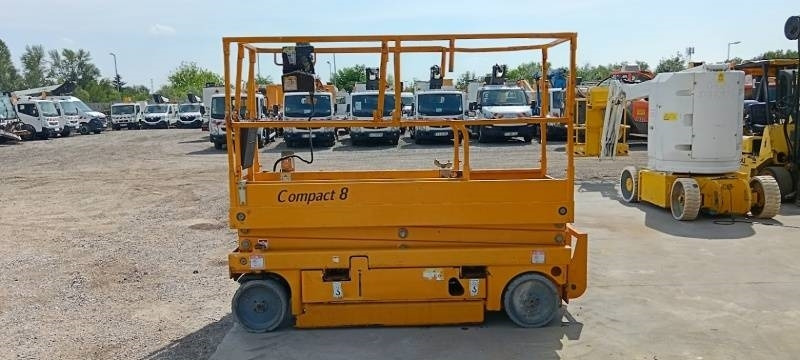 Haulotte Compact 8 - 8m, electric - Piattaforma a pantografo: foto 5 Haulotte Compact 8 - 8m, electric - Piattaforma a pantografo: foto 5