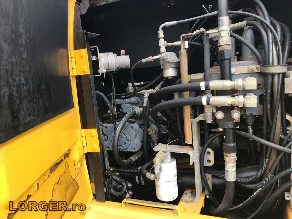 Escavatore cingolato New Holland E 145: foto 11
