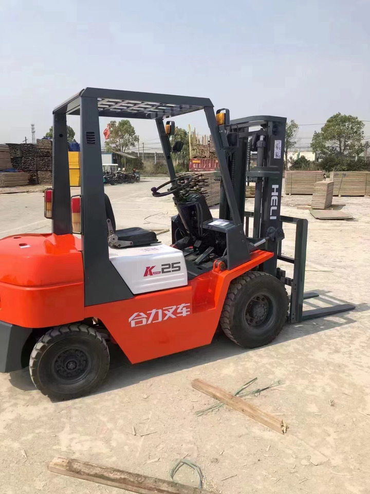 HELI 2.5TONS - Carrello elevatore: foto 2 HELI 2.5TONS - Carrello elevatore: foto 2